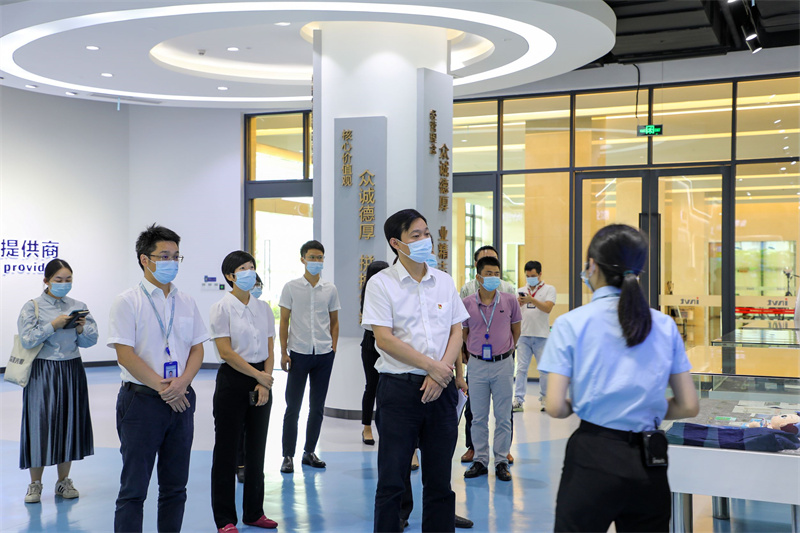 灼烁区委副书记、政法委书记张华伟一行莅临298娱乐-最好的游戏大厅调研考察_298娱乐-最好的游戏大厅